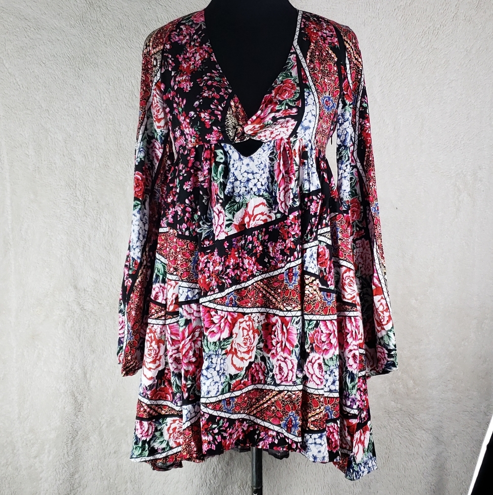 Jasee Boho style Floral Plunge Neck Mini dress Size XS